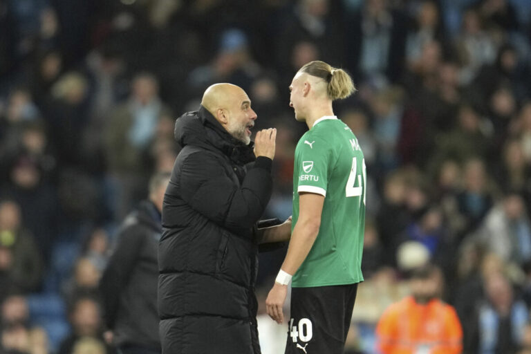 Manchester City zostáva v hre o titul v FA Cupe, mladík O’Reilly zariadil postup cez nebezpečný Plymouth – FOTO