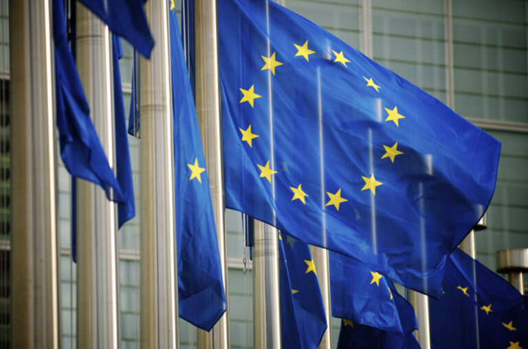 Europoslanci žiadajú ochranu zamestnancov pred prepúšťaním v rámci reštrukturalizácie