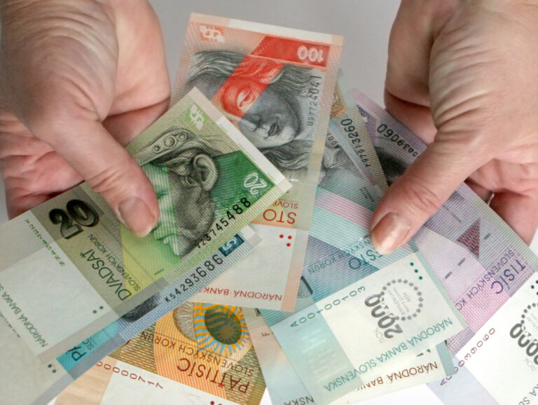V obehu stále je 2,75 miliardy slovenských korún