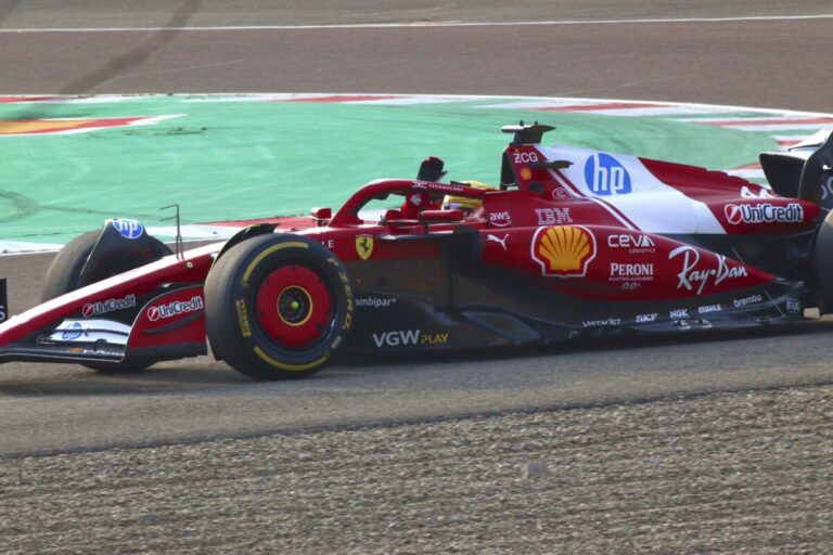 Hamilton sa teší na novú výzvu vo Ferrari, ale varuje pred prechodným obdobím – FOTO