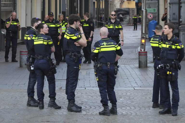Štyria vážne zranení po útoku nožom v Amsterdame