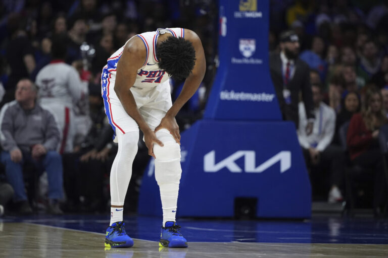 Philadelphia bude do konca základnej časti NBA bez svojho elitného pivota Embiida – FOTO