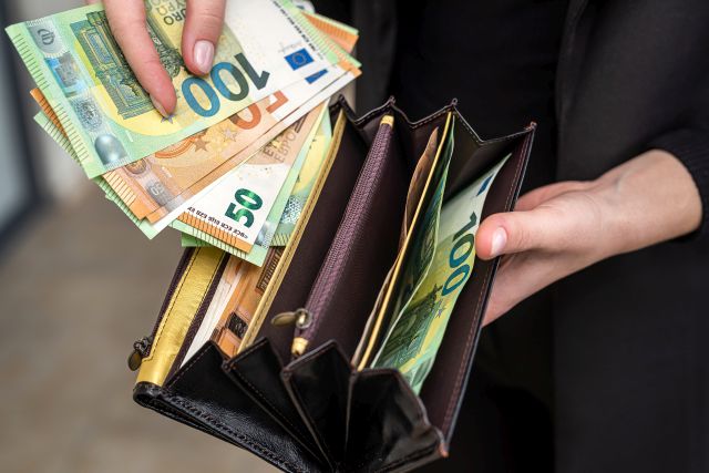 Minimálna mzda v budúcom roku dosiahne 915 eur, Tomáša stúpanie platov na Slovensku teší – VIDEO