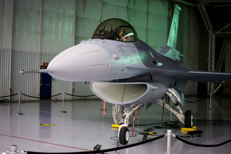 Na Slovensko mieria ďalšie dve stíhačky F-16, už odštartovali z letiska v Greenville – VIDEO, FOTO