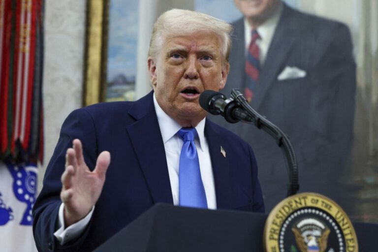 Putin brzdením mierových rokovaní Trumpa „veľmi nahneval a rozhorčil“