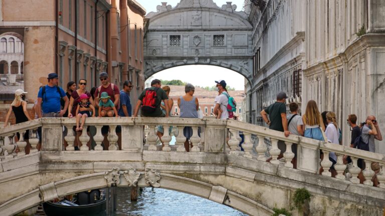Medzinárodní turisti na nás padajú, ale Američania pokračujú v zahraničí
