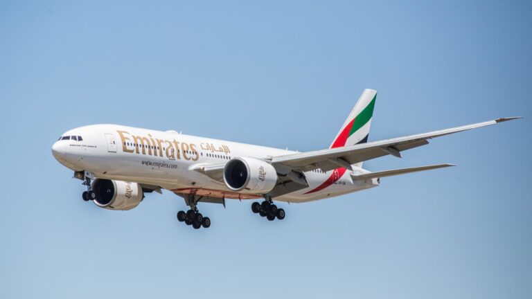 Prezident Emirates Tim Clark varuje pred „nezmapovaným územím“, keď tarify zasiahli globálne letectvo