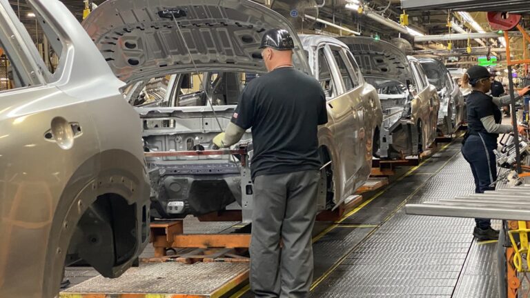 Trump znaky objednávajú uľahčenie niektorých automobilových taríf