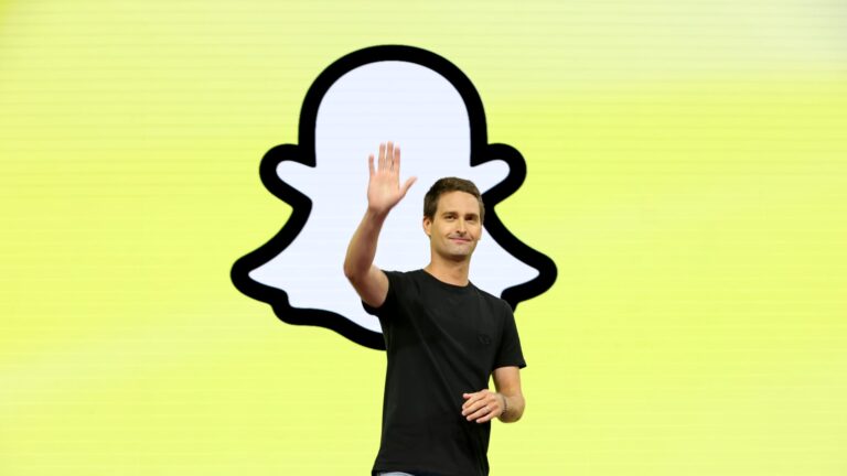 Snap ponorí 14% po zadržaní usmernení, citujúc obavy reklamy