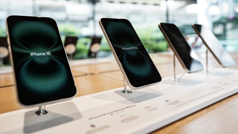 Zhromaždenie Apple iPhone v Indii nebude tlmiť tarify v Číne: Moffett