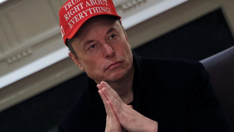 Tesla zdieľa ústup po najostrejšej rally od roku 2013
