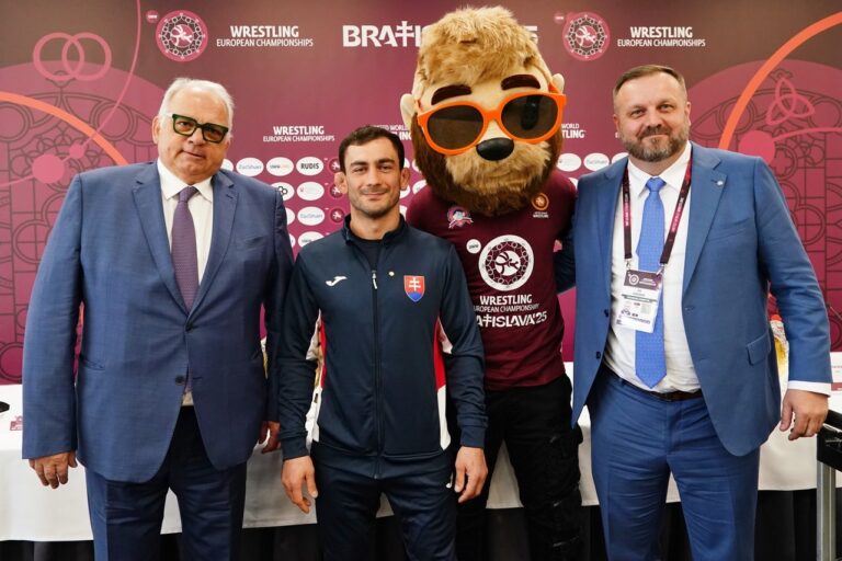 Škandál na ME v Šamoríne. Ruský funkcionár konfrontoval víťaza pri odovzdávaní zlatej medaily – VIDEO, FOTO
