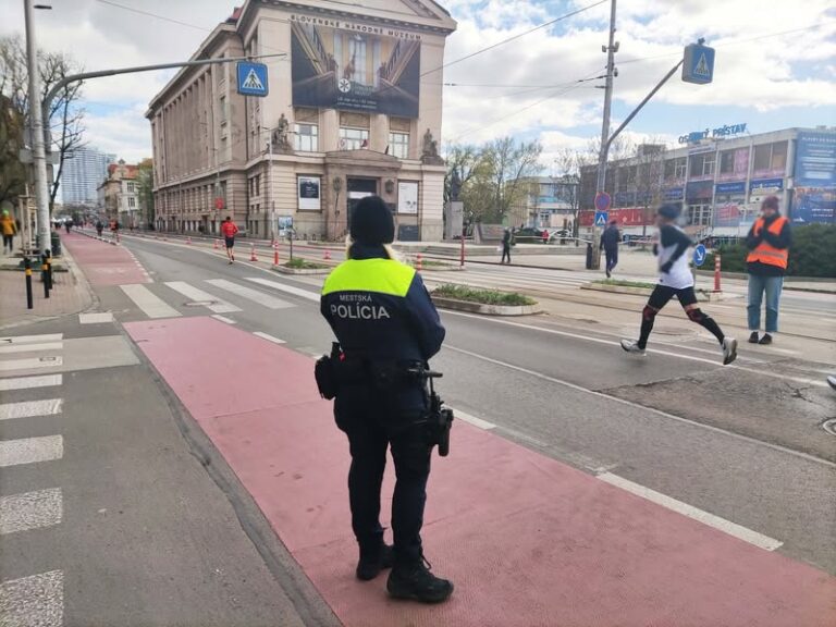 Polícia upozorňuje dopravné obmedzenia v súvislosti s nedeľným bratislavským behom