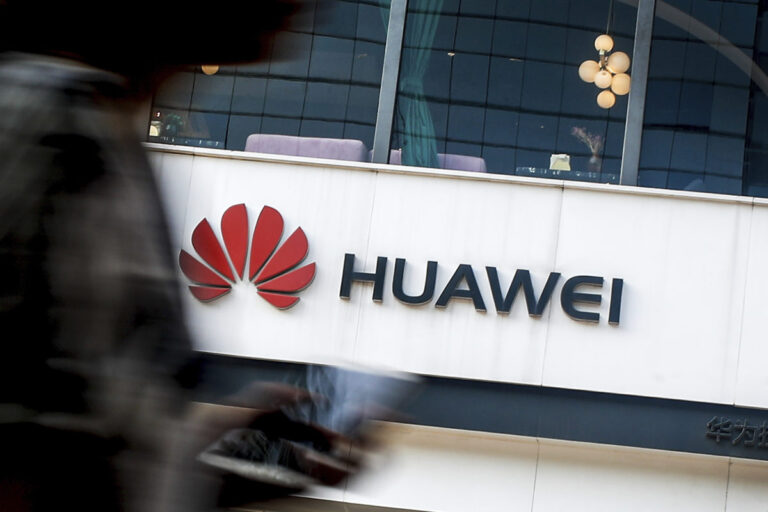 Belgickí prokurátori obvinili osem osôb v rámci vyšetrovania korupcie spojeného s Huawei