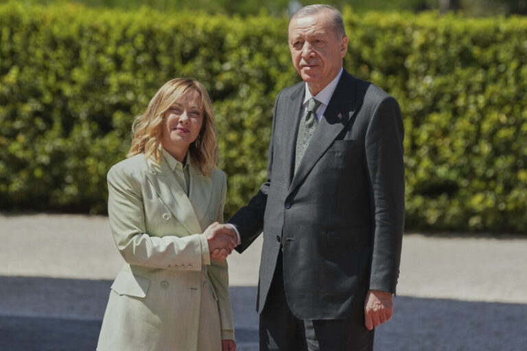 Meloniová a Erdoğan rokujú o migrácii, Ukrajine a zbrojnej výrobe