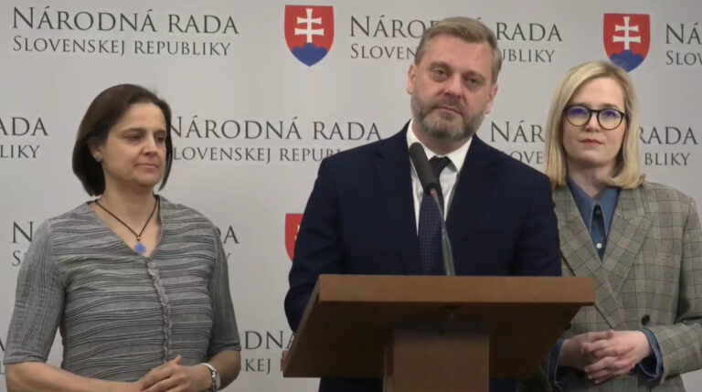Ombudsman odhalil policajnú brutalitu, potrebujeme nezávislý systém na vyšetrovanie – VIDEO