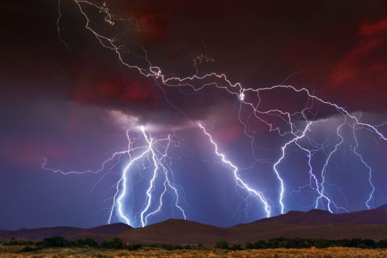 Meteorológovia zmenili výstrahu pred búrkami, žltá prvého stupňa je vydaná pre 37 okresov