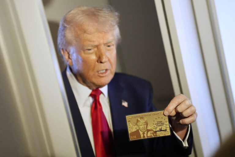 Trump predstavil zlatú verziu zelenej karty za 5 miliónov dolárov