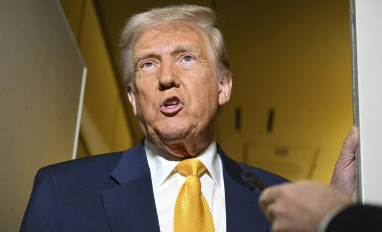 Trump predĺžil platnosť amerických sankcií proti Rusku