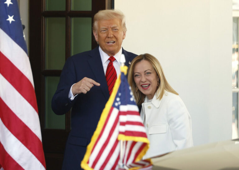 Trump na 100 percent verí v uzavretie dohody s EÚ o clách