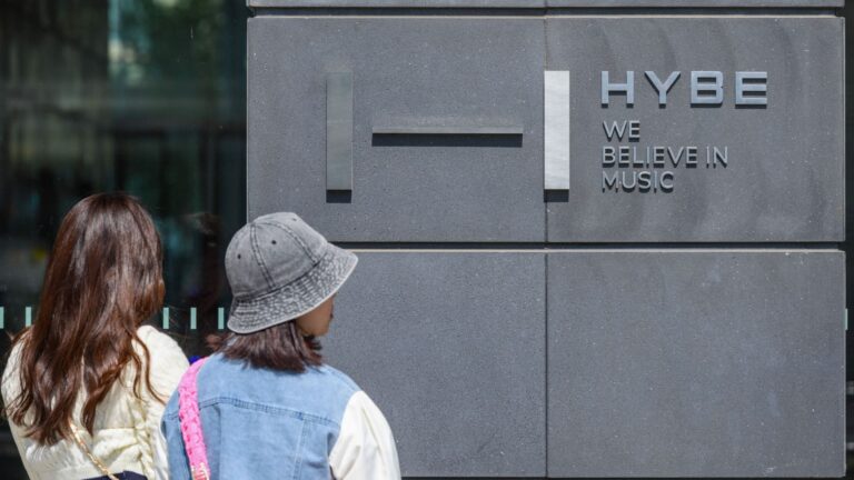 Spoločnosť K-pop Hybe sa chystá využiť opätovné otvorenie Číny s novou dcérskou spoločnosťou