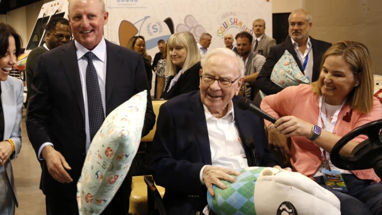 Berkshire’s Warren Buffett, aby odišiel do dôchodku, žiada Board, aby ho nahradil Gregom Abelom