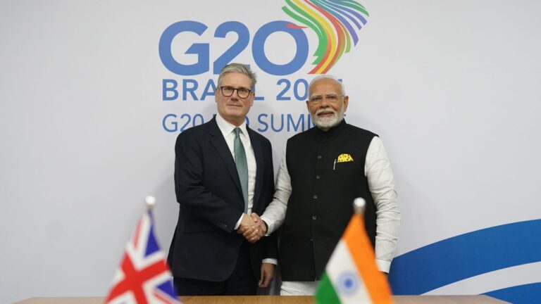 Spojené kráľovstvo a India uzavreli obchodnú dohodu uprostred napätia tarify vedeného v USA
