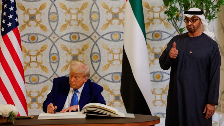 My, Spojené arabské emiráty sa zhodujú na ceste pre Emirates, aby si kúpili špičkové americké čipy AI, hovorí Trump