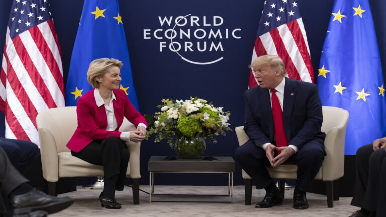 Trump oneskoruje 50% tarify v EÚ do 9. júla