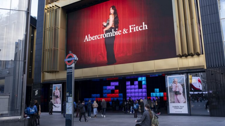 Abercrombie & Fitch (ANF) Q1 2025 Výnosy