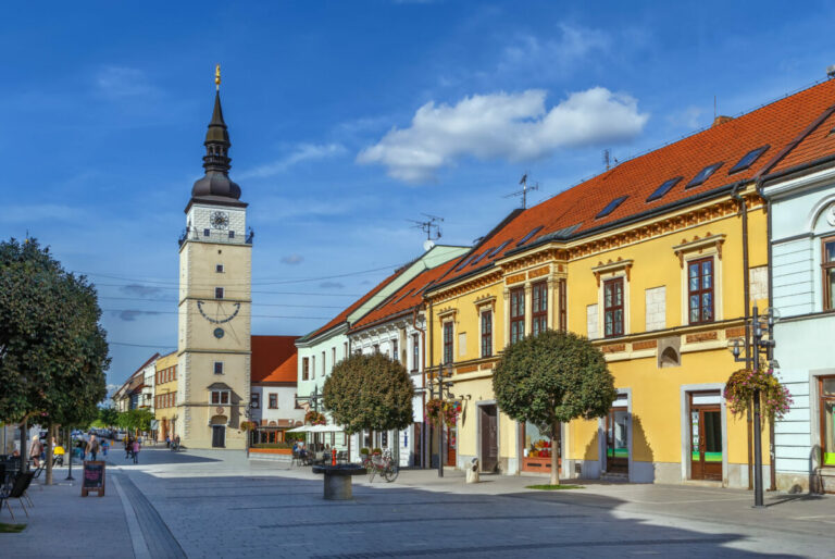 Mesto Trnava predáva pozemok blízko centra na Spartakovskej ulici, pýta zaň milióny eur