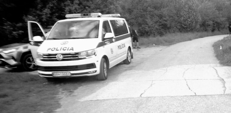 Tragédia na strednom Slovensku. Dodávka zrazila len ročné dieťa, zraneniam podľahlo – FOTO