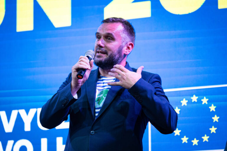 Komisia z europarlamentu ukončila vyšetrovanie eurofondov, podozrenia ukazujú na skupinu z Nitry – VIDEO
