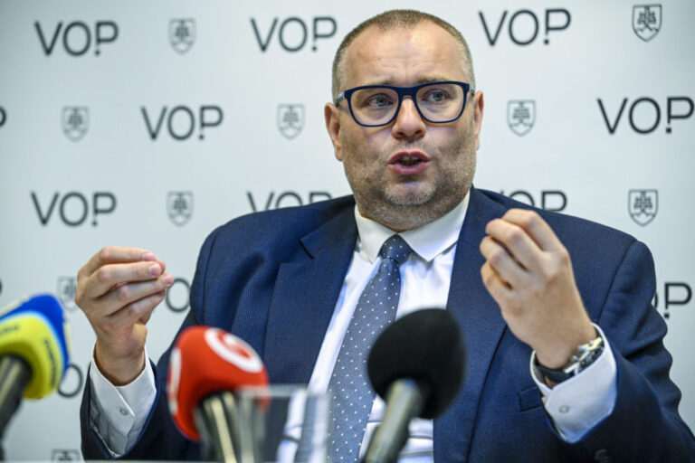 Zákon o mimovládkach sa nepozdáva ani ombudsmanovi, podáva návrh na jeho preskúmanie Ústavným súdom