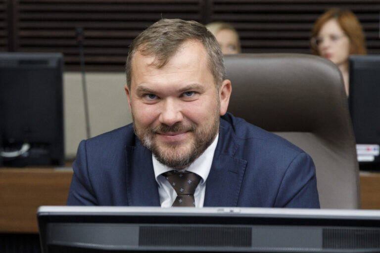 Lajky namiesto hodnôt: Slovenská politika sa podľa Karasa mení na šou a politici nezvládli prechod do éry sociálnych sietí