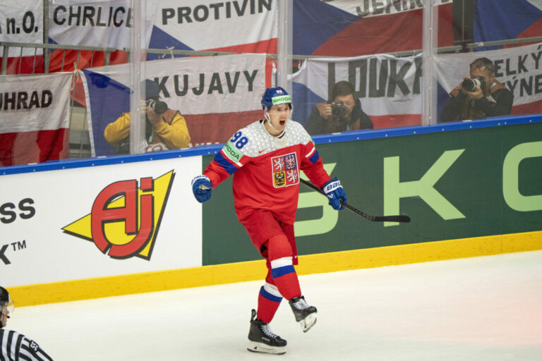 Štvrťfinále MS v hokeji 2025: Program, výsledky a zostrihy zápasov – VIDEO, FOTO