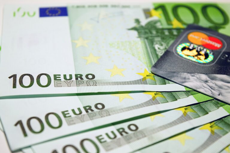 Ministerstvo financií nesúhlasí s návrhom SNS, transakčnú daň neplánuje zrušiť ani pre živnostníkov a malých podnikateľov