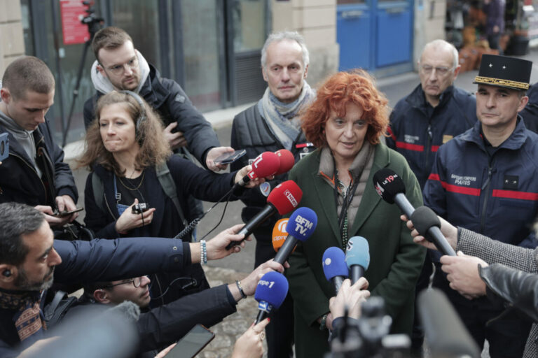 Francúzski prokurátori obvinili z útokov na väznice 21 osôb. Domnievajú sa, že ich vykonali drogoví díleri