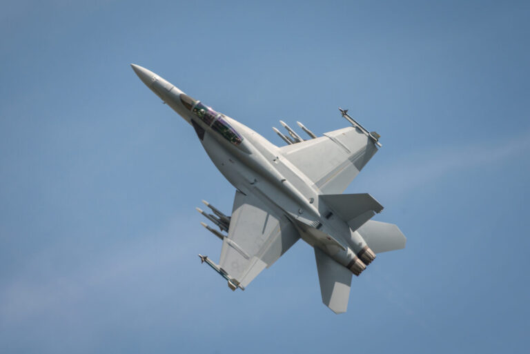 V Arktíde havarovala stíhačka, pilot sa stihol katapultovať