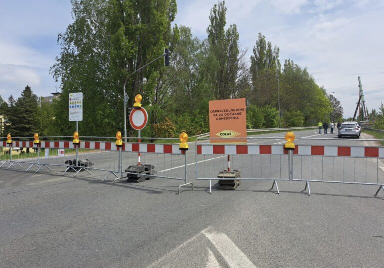 V Poprade skončili s odstraňovaním nosnej konštrukcie na poškodenom moste, na rade sú železnice