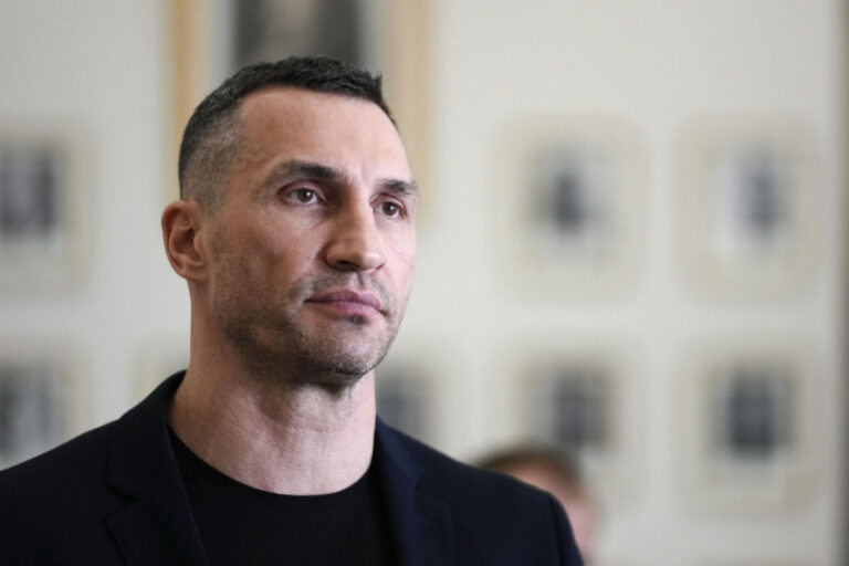 Kličkovi ponúkli obrovskú sumu za návrat do ringu. Jeho potenciálny súper však súboj odmietol – FOTO
