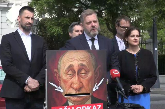 Fico robí tajtrlíka ruskej propagande, SaS vyzbierala vyše tisíc odkazov Putinovi – VIDEO