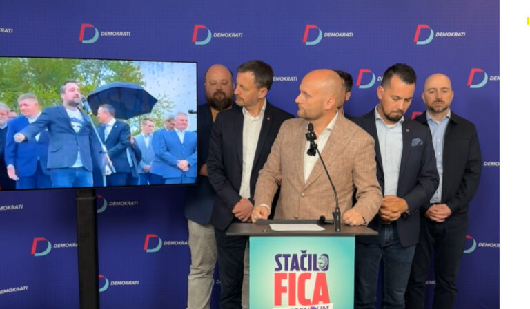 Demokrati odmietajú zaťahovanie strany do atentátu na Fica, podľa nich ide o prekrývanie skutočných problémov – VIDEO, FOTO