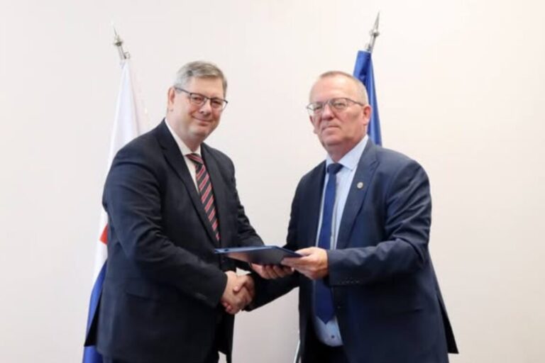 Minister Spravodlivosti Susko podpísal kolektívnu zmluvu Zboru väzenskej a justičnej stráže – FOTO