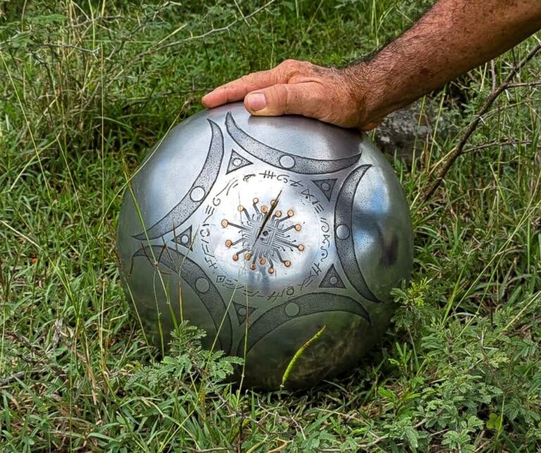 Falošní policajti sa snažia ukradnúť „Buga Sphere“ – Scientisti odhaľujú šokujúce nálezy