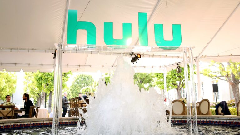 Disney na zaplatenie Comcast 438,7 milióna dolárov za kontrolu Hulu, proces konca ocenenia