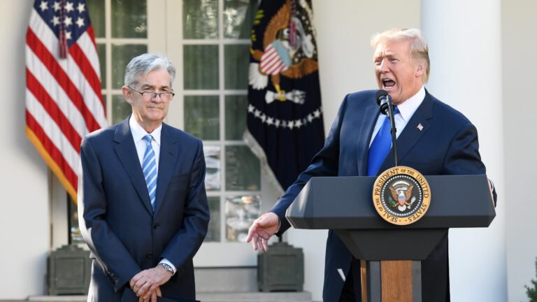 Trump nalieha na náčelníka Fedu, aby znížil úrokovú sadzbu