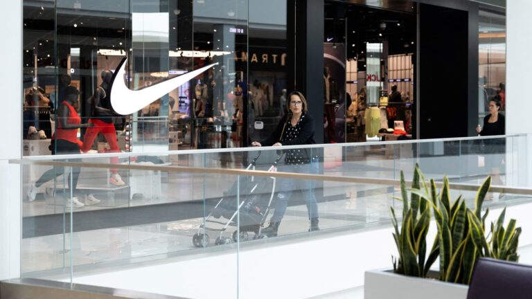 Nike (OF) Q4 2025 Výnosy
