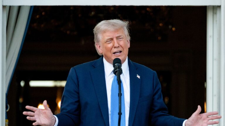 Trump zakazuje občanom 12 krajín z cestovania do USA