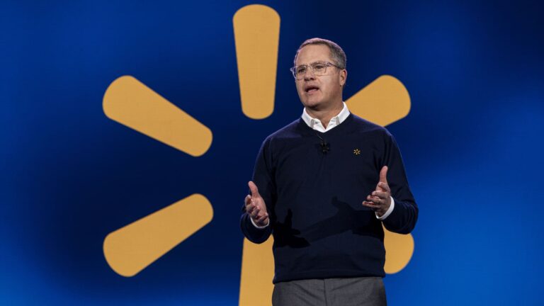 Walmart hovorí tarify, zvýšenie cien na výročnom stretnutí